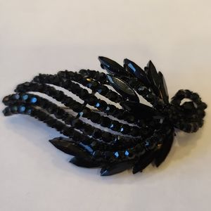 Vintage Unbranded Leaf Brooch Pin black Rhinestone